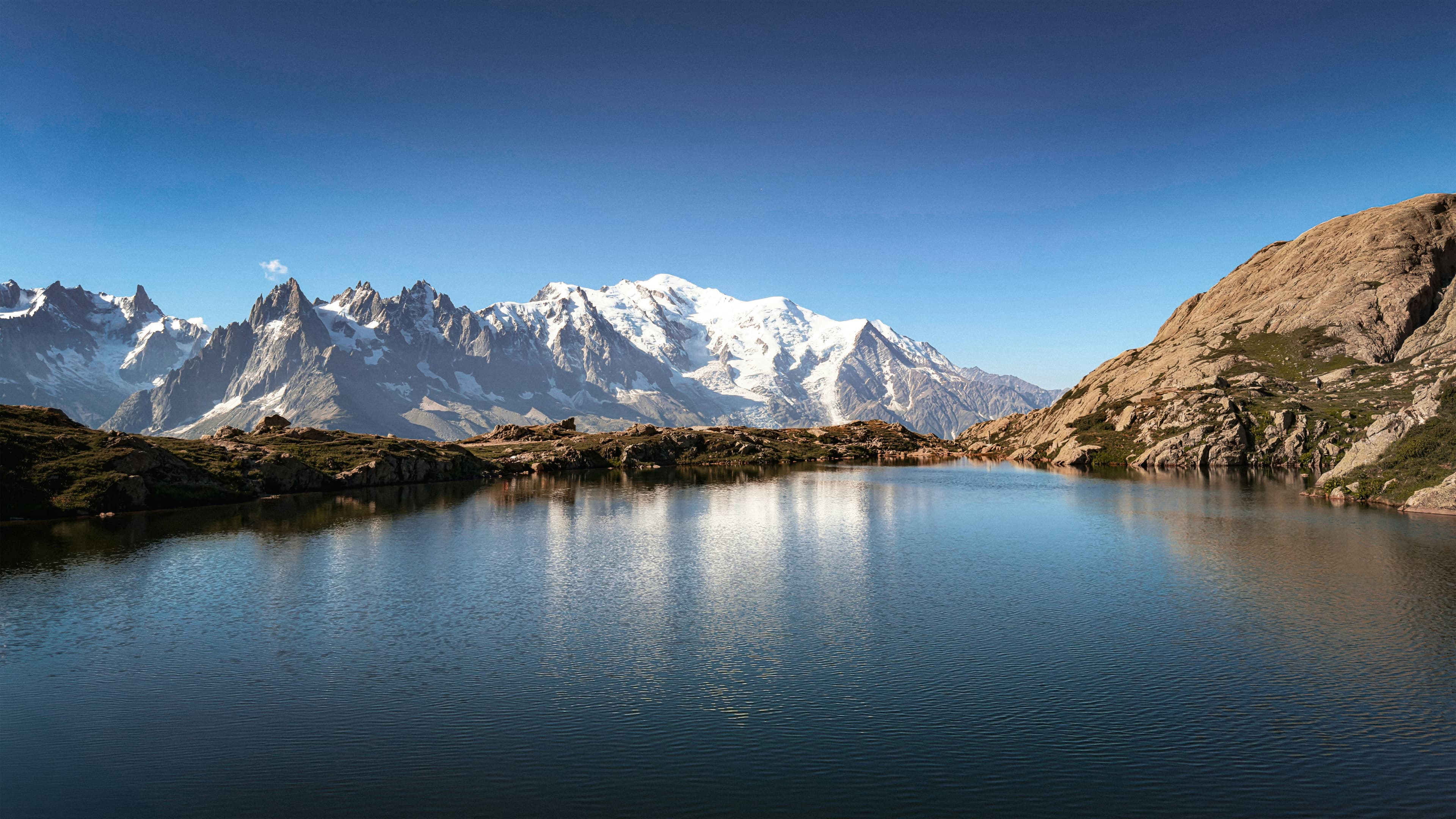 Jakub Velička Randonnée au Lac Blanc à 2352 m dans les Aiguilles Rouges, vue sur le Mont-Blanc, Chamonix